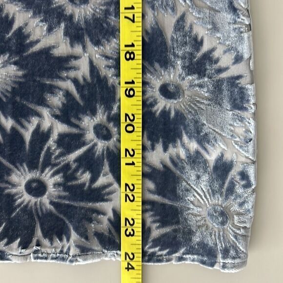 Poppy's blue floral blouse on The Bold and the Beautiful - Picture 9 of 13